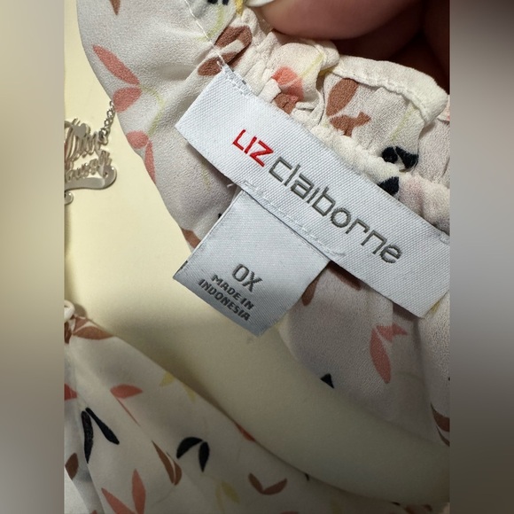 EUC Liz Claiborne Leaf Print Lightweight Blouse - Picture 10 of 11